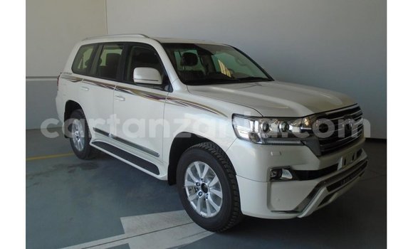 Nunua Imported Toyota Land Cruiser Nyeupe Gari ndani ya Import - Dubai nchini Arusha Nunua Imported Toyota Land Cruiser Nyeupe Gari ndani ya Import - Dubai nchini Arusha