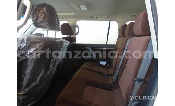 Nunua Imported Toyota Land Cruiser Nyeupe Gari ndani ya Import - Dubai nchini Arusha Nunua Imported Toyota Land Cruiser Nyeupe Gari ndani ya Import - Dubai nchini Arusha