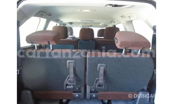 Nunua Imported Toyota Land Cruiser Nyeupe Gari ndani ya Import - Dubai nchini Arusha Nunua Imported Toyota Land Cruiser Nyeupe Gari ndani ya Import - Dubai nchini Arusha