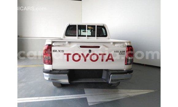 Nunua Imported Toyota Hilux Nyeupe Gari ndani ya Import - Dubai nchini Arusha Nunua Imported Toyota Hilux Nyeupe Gari ndani ya Import - Dubai nchini Arusha