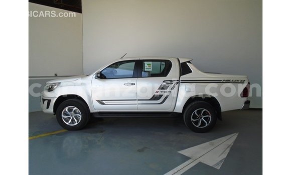 Nunua Imported Toyota Hilux Nyeupe Gari ndani ya Import - Dubai nchini Arusha Nunua Imported Toyota Hilux Nyeupe Gari ndani ya Import - Dubai nchini Arusha
