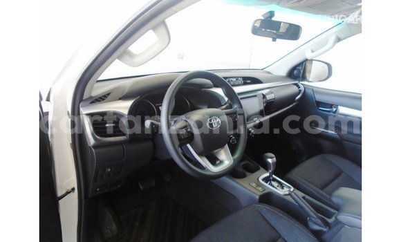 Nunua Imported Toyota Hilux Nyeupe Gari ndani ya Import - Dubai nchini Arusha Nunua Imported Toyota Hilux Nyeupe Gari ndani ya Import - Dubai nchini Arusha