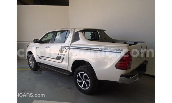 Nunua Imported Toyota Hilux Nyeupe Gari ndani ya Import - Dubai nchini Arusha Nunua Imported Toyota Hilux Nyeupe Gari ndani ya Import - Dubai nchini Arusha