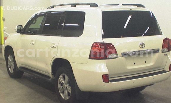Buy Import Toyota Land Cruiser White Car in Import - Dubai in Arusha Buy Import Toyota Land Cruiser White Car in Import - Dubai in Arusha