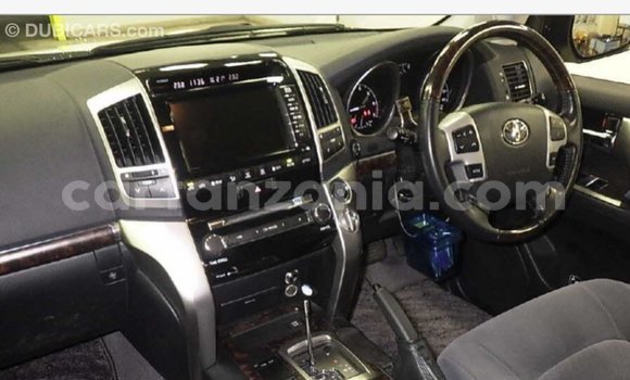 Buy Import Toyota Land Cruiser White Car in Import - Dubai in Arusha Buy Import Toyota Land Cruiser White Car in Import - Dubai in Arusha