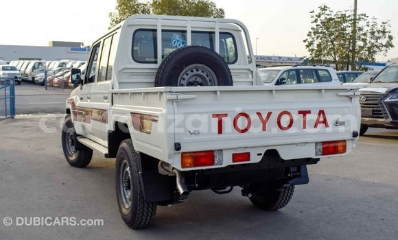 Nunua Imported Toyota Land Cruiser Nyeupe Gari ndani ya Import - Dubai nchini Arusha Nunua Imported Toyota Land Cruiser Nyeupe Gari ndani ya Import - Dubai nchini Arusha
