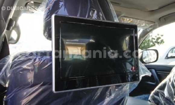 Buy Import Toyota Land Cruiser White Car in Import - Dubai in Arusha Buy Import Toyota Land Cruiser White Car in Import - Dubai in Arusha