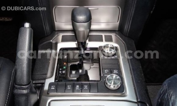 Buy Import Toyota Land Cruiser White Car in Import - Dubai in Arusha Buy Import Toyota Land Cruiser White Car in Import - Dubai in Arusha