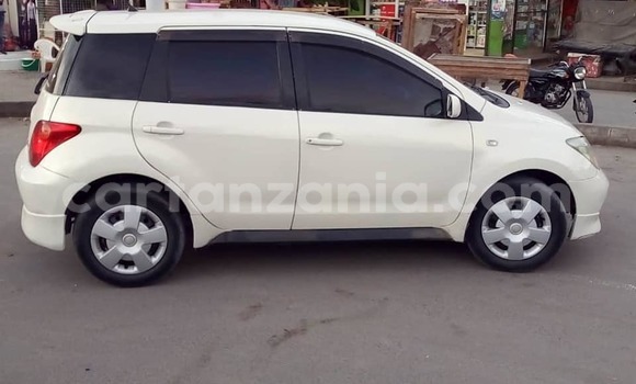 Buy Used Toyota IST White Car in Dar es Salaam in Dar es Salaam Buy Used Toyota IST White Car in Dar es Salaam in Dar es Salaam