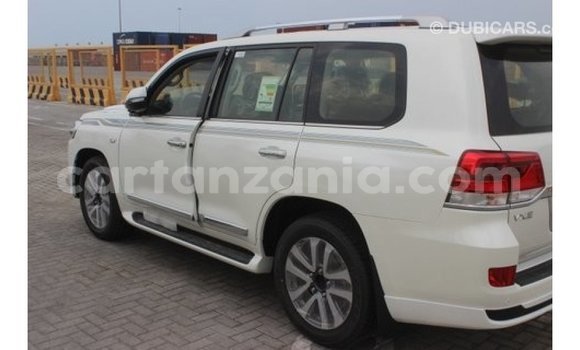 Buy Import Toyota Land Cruiser White Car in Import - Dubai in Arusha Buy Import Toyota Land Cruiser White Car in Import - Dubai in Arusha