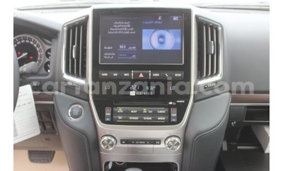 Buy Import Toyota Land Cruiser White Car in Import - Dubai in Arusha Buy Import Toyota Land Cruiser White Car in Import - Dubai in Arusha
