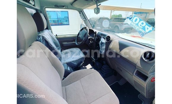 Buy Import Toyota Land Cruiser Beige Car in Import - Dubai in Arusha Buy Import Toyota Land Cruiser Beige Car in Import - Dubai in Arusha