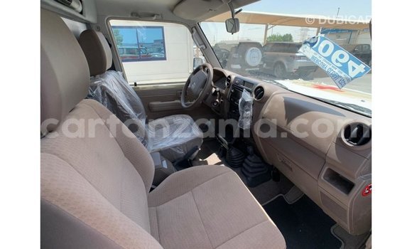 Buy Import Toyota Land Cruiser Beige Car in Import - Dubai in Arusha Buy Import Toyota Land Cruiser Beige Car in Import - Dubai in Arusha