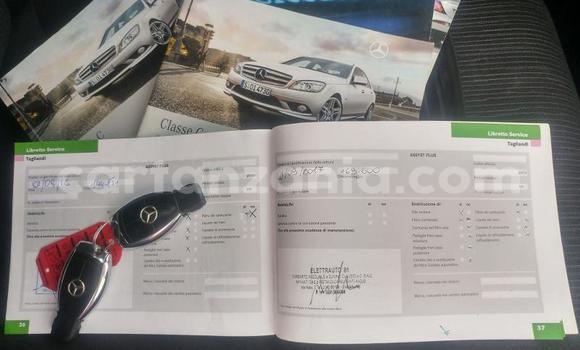 Nunua Ilio tumika Mercedes‒Benz C–Class Fedha Gari ndani ya Arusha nchini Arusha Nunua Ilio tumika Mercedes‒Benz C–Class Fedha Gari ndani ya Arusha nchini Arusha