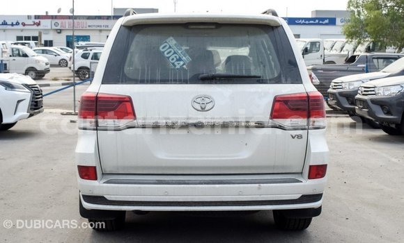Nunua Imported Toyota Land Cruiser Nyeupe Gari ndani ya Import - Dubai nchini Arusha Nunua Imported Toyota Land Cruiser Nyeupe Gari ndani ya Import - Dubai nchini Arusha