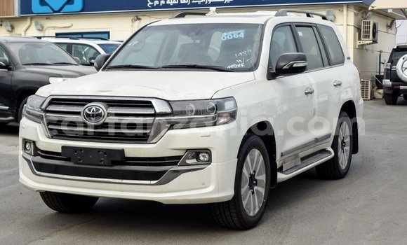 Nunua Imported Toyota Land Cruiser Nyeupe Gari ndani ya Import - Dubai nchini Arusha Nunua Imported Toyota Land Cruiser Nyeupe Gari ndani ya Import - Dubai nchini Arusha