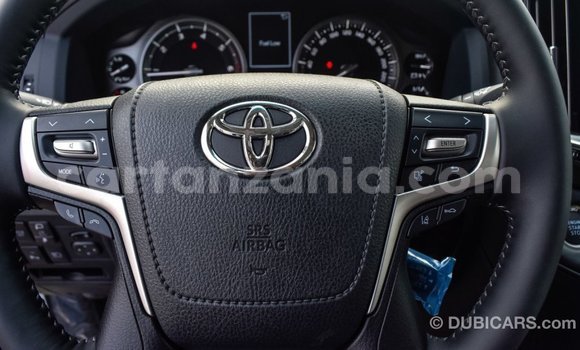 Nunua Imported Toyota Land Cruiser Nyeupe Gari ndani ya Import - Dubai nchini Arusha Nunua Imported Toyota Land Cruiser Nyeupe Gari ndani ya Import - Dubai nchini Arusha