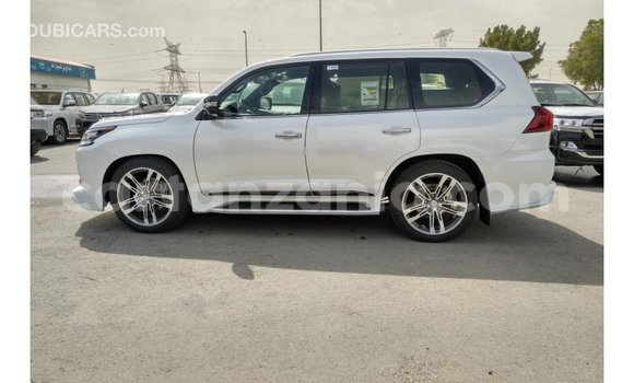 Nunua Imported Lexus LX Nyeupe Gari ndani ya Import - Dubai nchini Arusha Nunua Imported Lexus LX Nyeupe Gari ndani ya Import - Dubai nchini Arusha