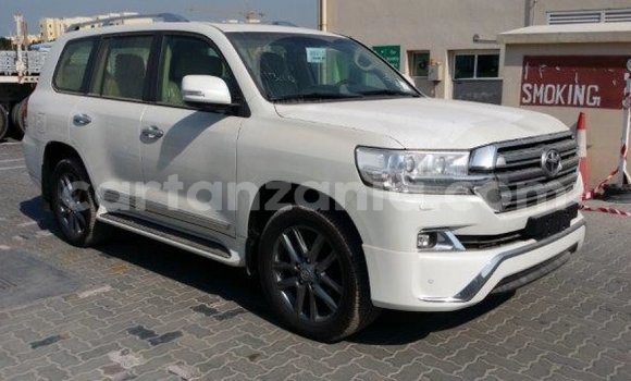 Nunua Imported Toyota Land Cruiser Nyeupe Gari ndani ya Import - Dubai nchini Arusha Nunua Imported Toyota Land Cruiser Nyeupe Gari ndani ya Import - Dubai nchini Arusha