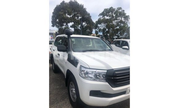 Nunua Imported Toyota Land Cruiser Nyeusi Gari ndani ya Import - Dubai nchini Arusha Nunua Imported Toyota Land Cruiser Nyeusi Gari ndani ya Import - Dubai nchini Arusha