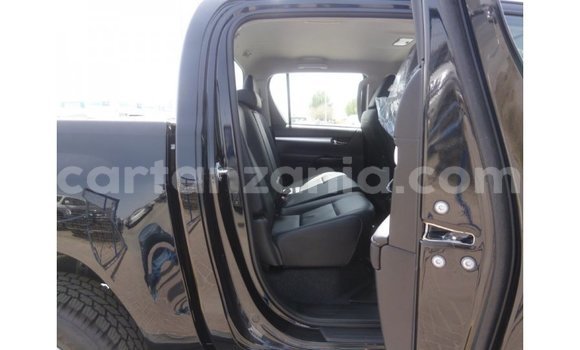 Nunua Imported Toyota Hilux Nyeusi Gari ndani ya Import - Dubai nchini Arusha Nunua Imported Toyota Hilux Nyeusi Gari ndani ya Import - Dubai nchini Arusha