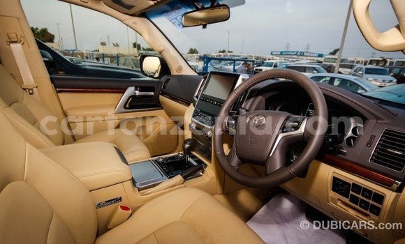 Buy Import Toyota Land Cruiser White Car in Import - Dubai in Arusha Buy Import Toyota Land Cruiser White Car in Import - Dubai in Arusha
