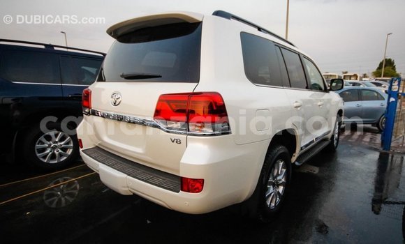Buy Import Toyota Land Cruiser White Car in Import - Dubai in Arusha Buy Import Toyota Land Cruiser White Car in Import - Dubai in Arusha