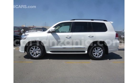 Buy Import Toyota Land Cruiser White Car in Import - Dubai in Arusha Buy Import Toyota Land Cruiser White Car in Import - Dubai in Arusha