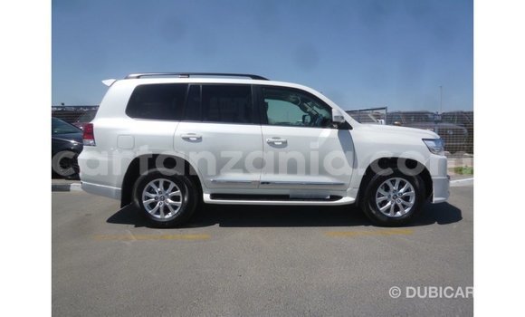 Buy Import Toyota Land Cruiser White Car in Import - Dubai in Arusha Buy Import Toyota Land Cruiser White Car in Import - Dubai in Arusha