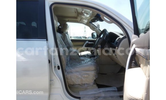 Buy Import Toyota Land Cruiser White Car in Import - Dubai in Arusha Buy Import Toyota Land Cruiser White Car in Import - Dubai in Arusha