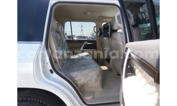 Buy Import Toyota Land Cruiser White Car in Import - Dubai in Arusha Buy Import Toyota Land Cruiser White Car in Import - Dubai in Arusha