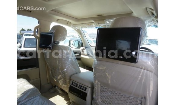 Buy Import Toyota Land Cruiser White Car in Import - Dubai in Arusha Buy Import Toyota Land Cruiser White Car in Import - Dubai in Arusha