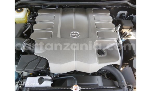 Buy Import Toyota Land Cruiser White Car in Import - Dubai in Arusha Buy Import Toyota Land Cruiser White Car in Import - Dubai in Arusha