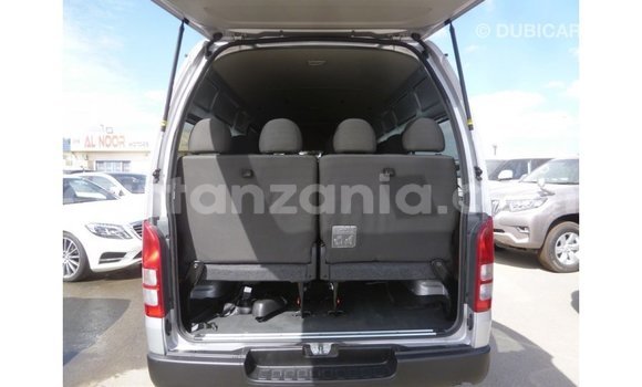 Nunua Imported Toyota Hiace Nyingine Gari ndani ya Import - Dubai nchini Arusha Nunua Imported Toyota Hiace Nyingine Gari ndani ya Import - Dubai nchini Arusha