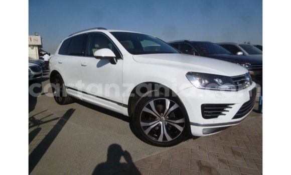 Buy Import Volkswagen Touareg White Car in Import - Dubai in Arusha