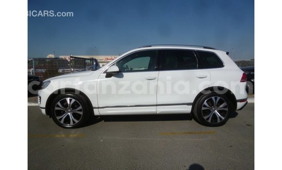 Buy Import Volkswagen Touareg White Car in Import - Dubai in Arusha Buy Import Volkswagen Touareg White Car in Import - Dubai in Arusha