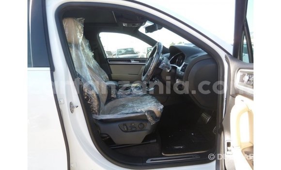 Buy Import Volkswagen Touareg White Car in Import - Dubai in Arusha Buy Import Volkswagen Touareg White Car in Import - Dubai in Arusha