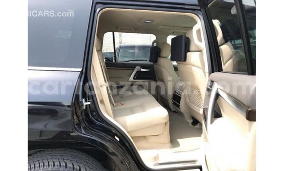 Nunua Imported Toyota Land Cruiser Nyeusi Gari ndani ya Import - Dubai nchini Arusha Nunua Imported Toyota Land Cruiser Nyeusi Gari ndani ya Import - Dubai nchini Arusha
