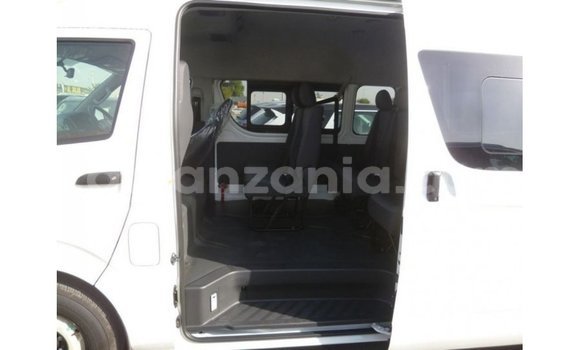 Nunua Imported Toyota Hiace Nyeupe Gari ndani ya Import - Dubai nchini Arusha Nunua Imported Toyota Hiace Nyeupe Gari ndani ya Import - Dubai nchini Arusha