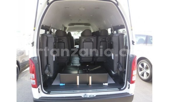 Nunua Imported Toyota Hiace Nyeupe Gari ndani ya Import - Dubai nchini Arusha Nunua Imported Toyota Hiace Nyeupe Gari ndani ya Import - Dubai nchini Arusha