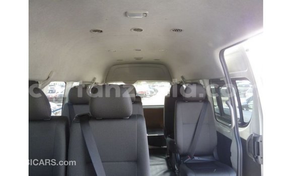 Nunua Imported Toyota Hiace Nyeupe Gari ndani ya Import - Dubai nchini Arusha Nunua Imported Toyota Hiace Nyeupe Gari ndani ya Import - Dubai nchini Arusha