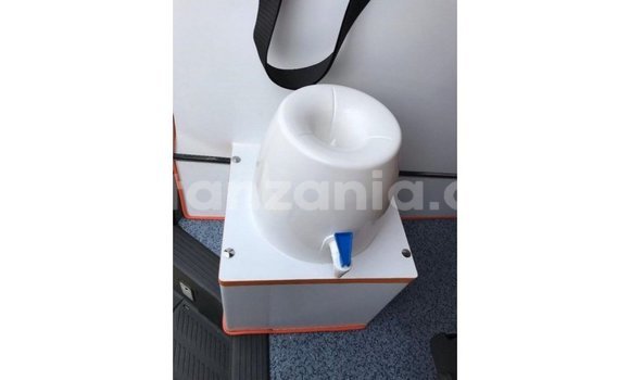 Buy Import Toyota Hiace White Car in Import - Dubai in Arusha Buy Import Toyota Hiace White Car in Import - Dubai in Arusha