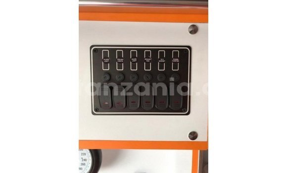 Buy Import Toyota Hiace White Car in Import - Dubai in Arusha Buy Import Toyota Hiace White Car in Import - Dubai in Arusha