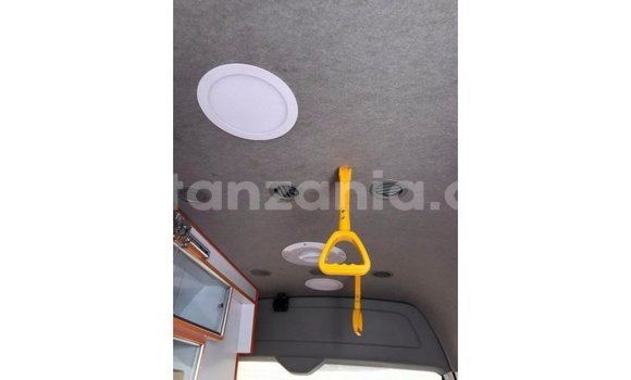 Buy Import Toyota Hiace White Car in Import - Dubai in Arusha Buy Import Toyota Hiace White Car in Import - Dubai in Arusha