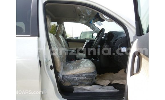 Nunua Imported Toyota Prado Nyeupe Gari ndani ya Import - Dubai nchini Arusha Nunua Imported Toyota Prado Nyeupe Gari ndani ya Import - Dubai nchini Arusha