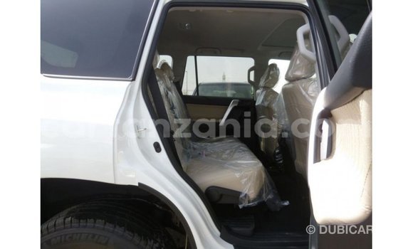 Nunua Imported Toyota Prado Nyeupe Gari ndani ya Import - Dubai nchini Arusha Nunua Imported Toyota Prado Nyeupe Gari ndani ya Import - Dubai nchini Arusha