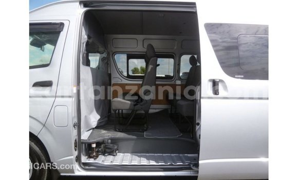 Buy Import Toyota Hiace Other Car in Import - Dubai in Arusha Buy Import Toyota Hiace Other Car in Import - Dubai in Arusha