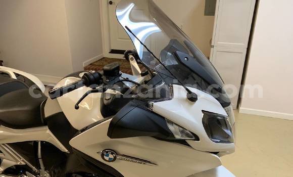Nunua Mpya BMW R1200GS Adventure Nyeupe Bike ndani ya Import - Dubai nchini Arusha Nunua Mpya BMW R1200GS Adventure Nyeupe Bike ndani ya Import - Dubai nchini Arusha