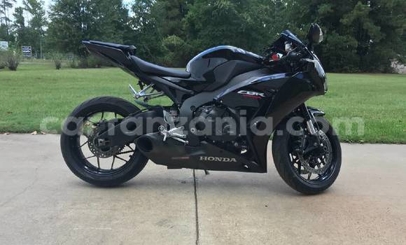 Nunua Mpya Honda CBR 1000 RR Nyeusi Bike ndani ya Import - Dubai nchini Arusha Nunua Mpya Honda CBR 1000 RR Nyeusi Bike ndani ya Import - Dubai nchini Arusha