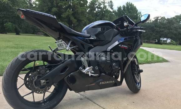 Nunua Mpya Honda CBR 1000 RR Nyeusi Bike ndani ya Import - Dubai nchini Arusha Nunua Mpya Honda CBR 1000 RR Nyeusi Bike ndani ya Import - Dubai nchini Arusha